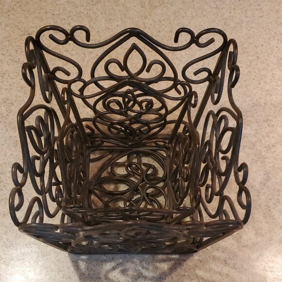 Southern Living at Home Rosedale Plant Holders Set of 2 Wire Baskets - Picture 13 of 13